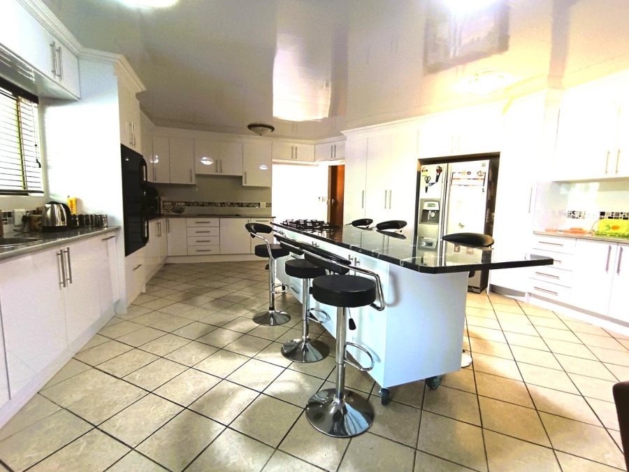 4 Bedroom Property for Sale in Langenhovenpark Free State